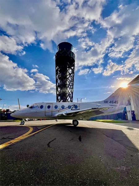 Hawker 400