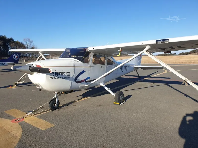 2002 Cessna 172S for sale