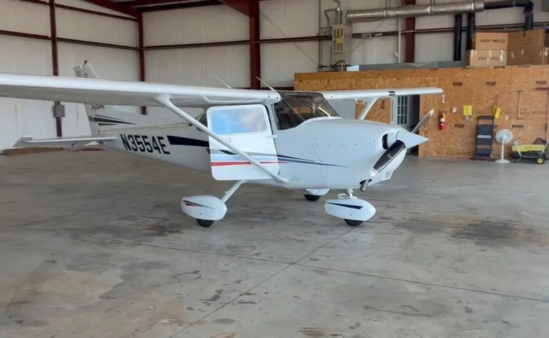 2001 Cessna 172S for sale