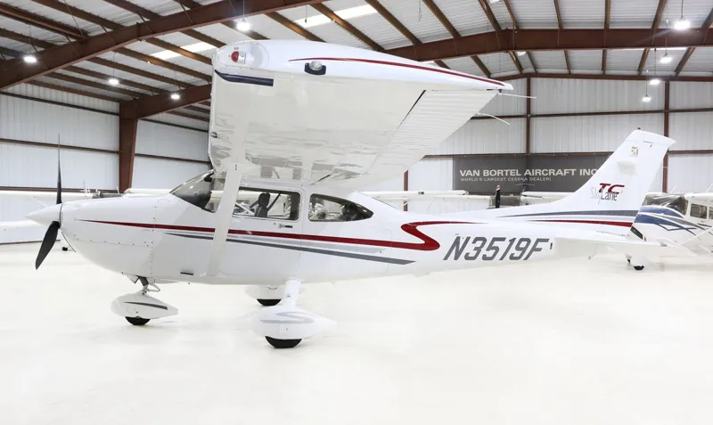 2001 Cessna 182T for sale