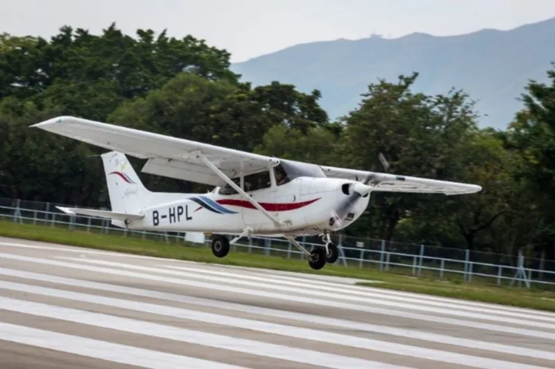 2000 Cessna 172R for sale