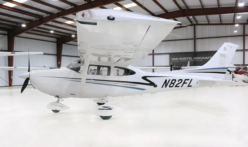 2001 Cessna 182T for sale