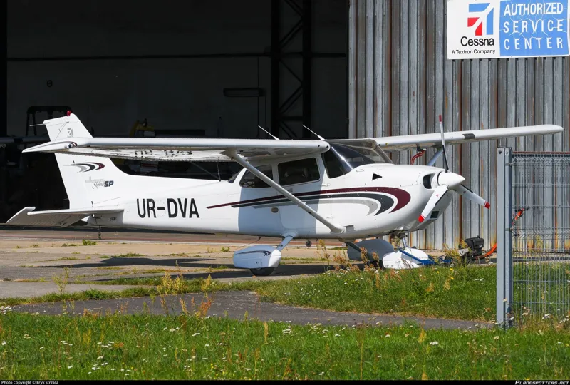 2000 Cessna 172 for sale