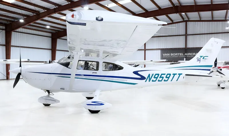 2001 Cessna 182T for sale