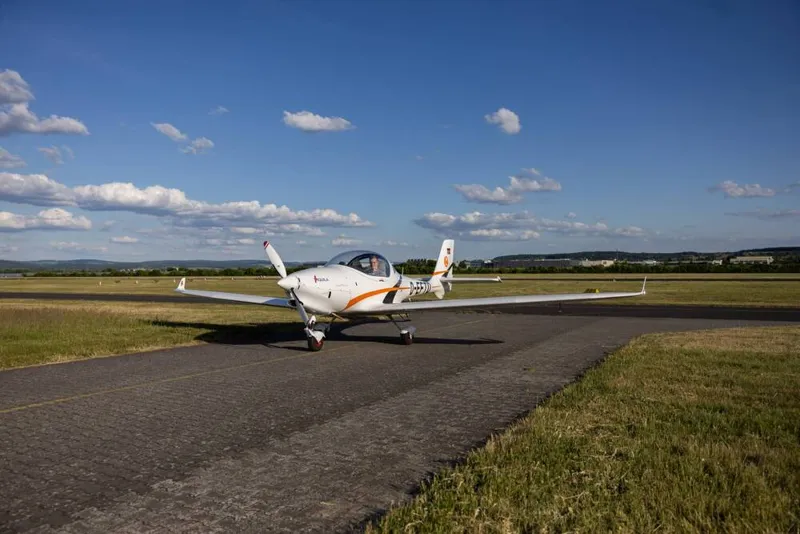 Aquila A-211 AT01-100 21